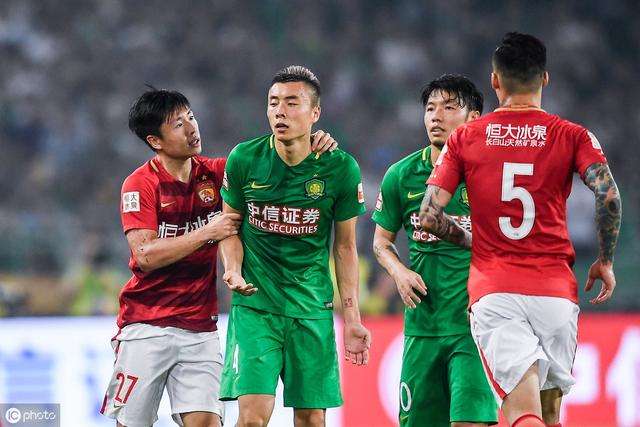  西汉姆联定位球战术奏效，头球制胜斩获关键三分  